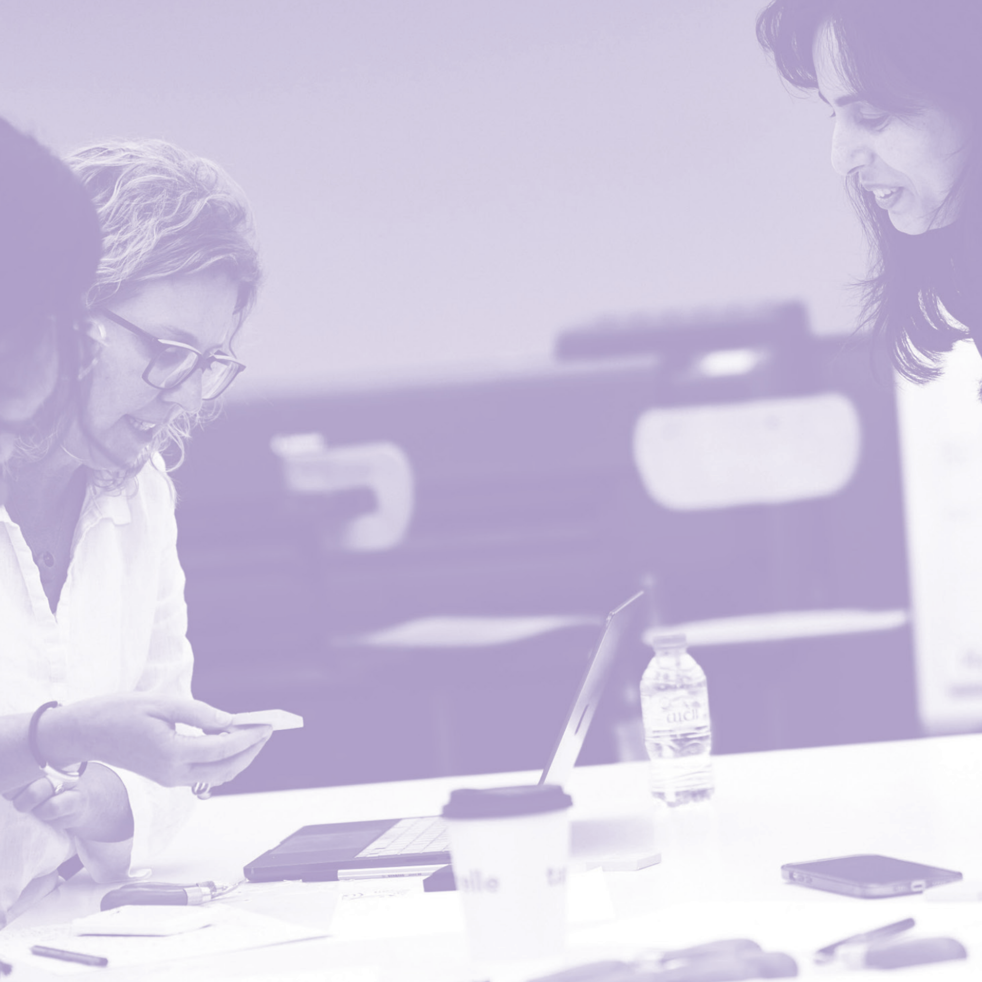 التقديم على برنامج الفنانين المعلمين